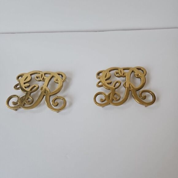 Virginia Metalcrafters Williamsburg King George BRASS TRIVETS (2),  CW10-9 ,1949 - Picture 1 of 7